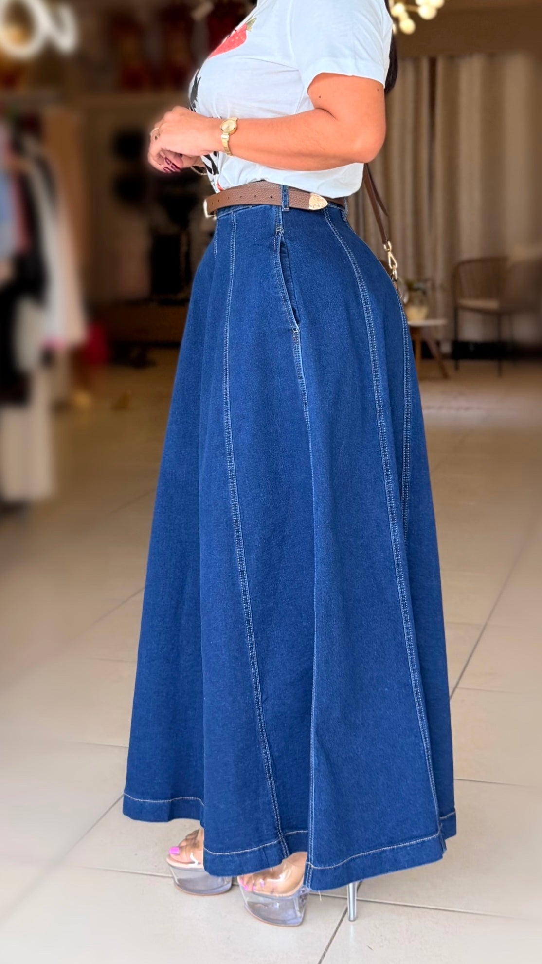 Falda azul profundo
