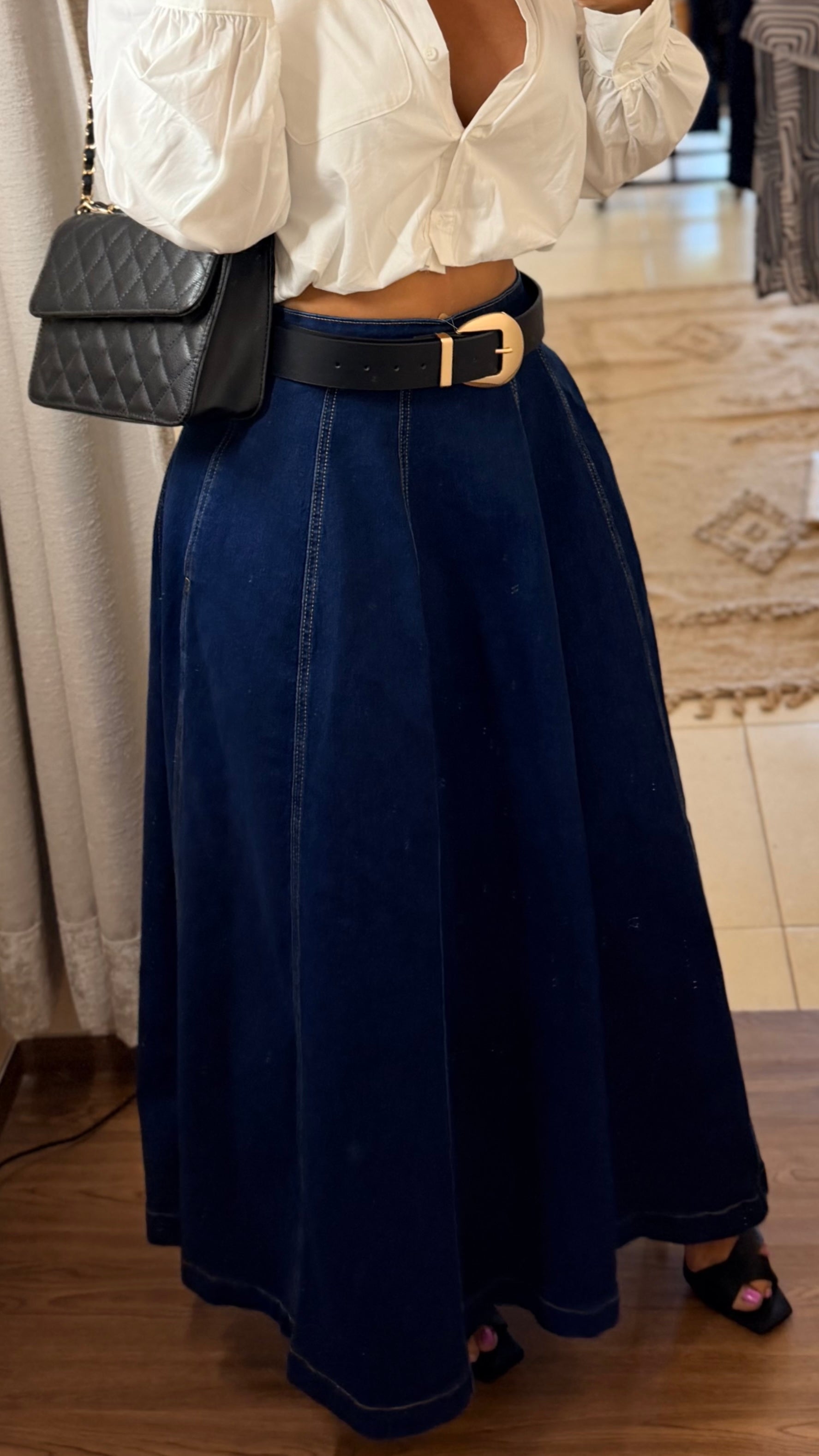 Falda azul profundo