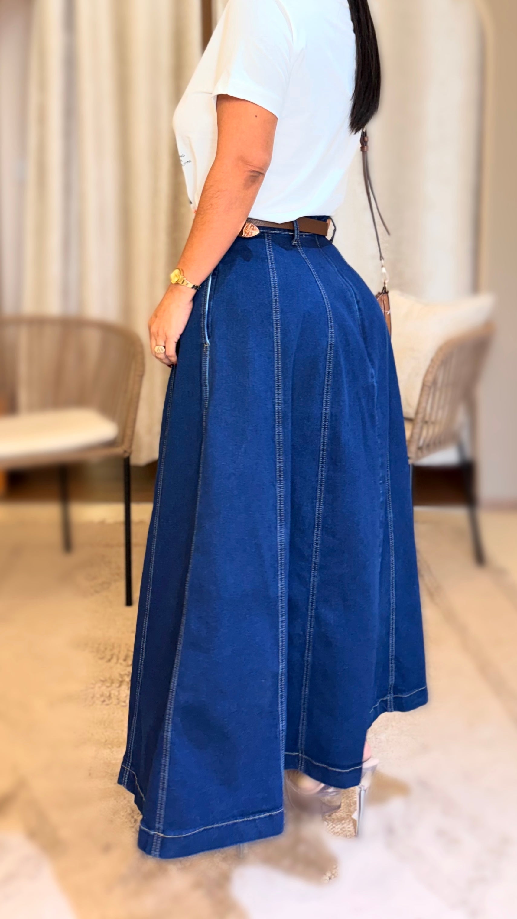 Falda azul profundo